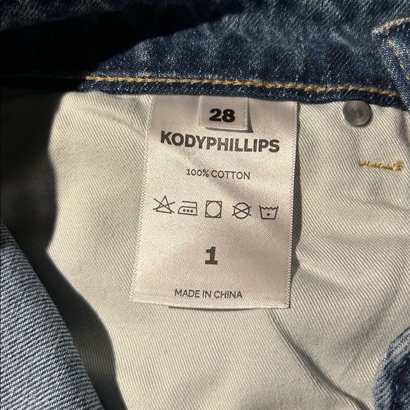 “CURVE” jeans by Kody Phillips - Picture 12 of 13